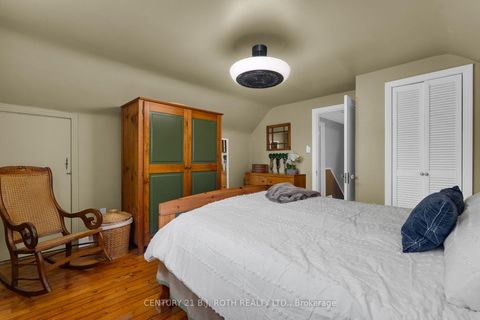 Photo 14 at 93 Catherine Street, Aurora Village, Aurora