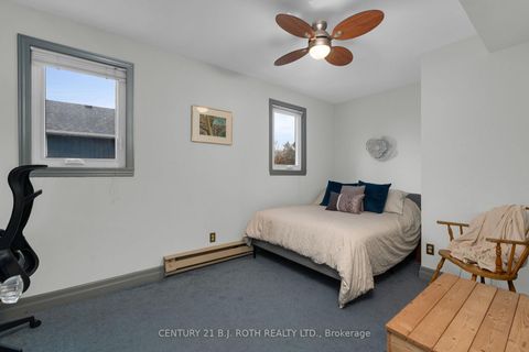 Photo 15 at 93 Catherine Street, Aurora Village, Aurora