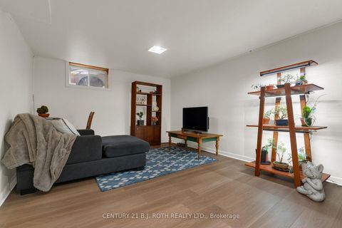 Photo 25 at 93 Catherine Street, Aurora Village, Aurora