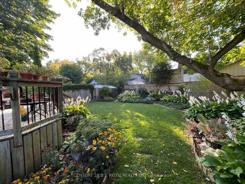 Photo 30 at 93 Catherine Street, Aurora Village, Aurora