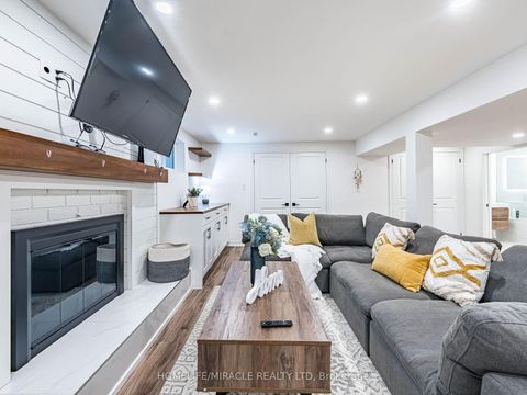 Photo 14 at 7 Chapais Crescent, Centennial Scarborough, Toronto