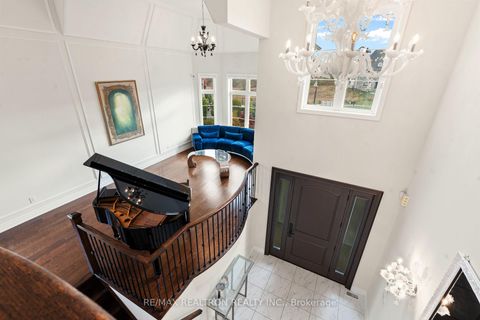 Photo 11 at 56 Ria Court, King City, King