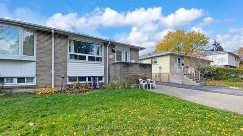 Photo 3 at 313 Hollyberry Trail, Hillcrest Village, Toronto