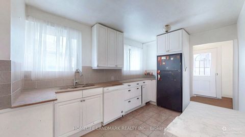 Photo 8 at 313 Hollyberry Trail, Hillcrest Village, Toronto