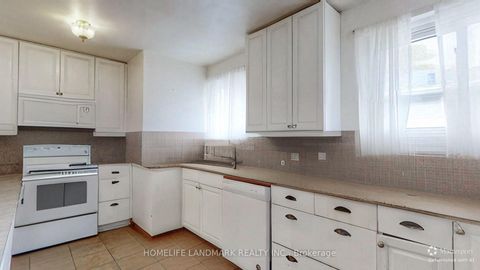 Photo 9 at 313 Hollyberry Trail, Hillcrest Village, Toronto