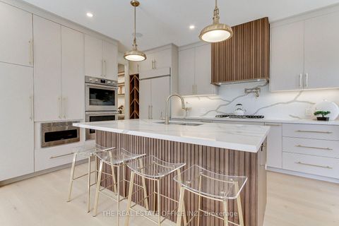 Photo 9 at 18 Beaverbrook Avenue, Rosethorn, Toronto