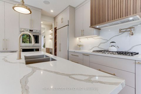 Photo 11 at 18 Beaverbrook Avenue, Rosethorn, Toronto