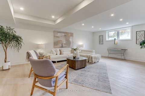 Photo 34 at 18 Beaverbrook Avenue, Rosethorn, Toronto