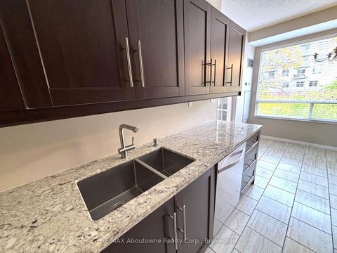 Photo 7 at 406 - 2511 Lakeshore Road W, BR Bronte, Oakville