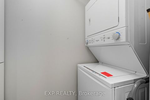 Photo 17 at 111 - 14924 Yonge Street, Aurora Highlands, Aurora