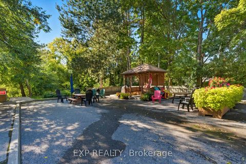 Photo 25 at 111 - 14924 Yonge Street, Aurora Highlands, Aurora