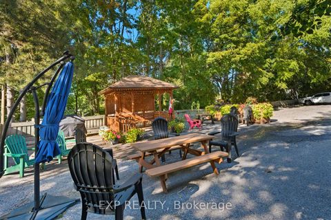 Photo 26 at 111 - 14924 Yonge Street, Aurora Highlands, Aurora