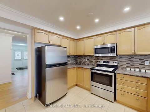 Photo 6 at 226 Canada Drive, Vellore Village, Vaughan