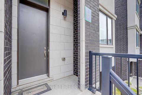 Photo 1 at 25 Sydney Circle, Vellore Village, Vaughan