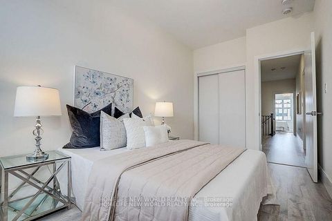 Photo 32 at 25 Sydney Circle, Vellore Village, Vaughan