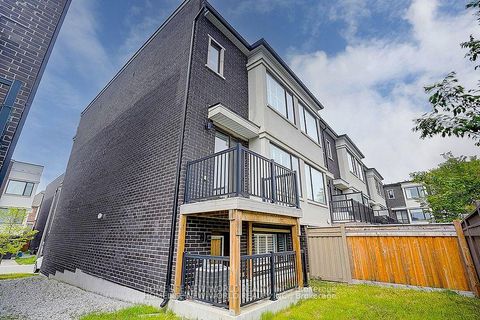 Photo 39 at 25 Sydney Circle, Vellore Village, Vaughan