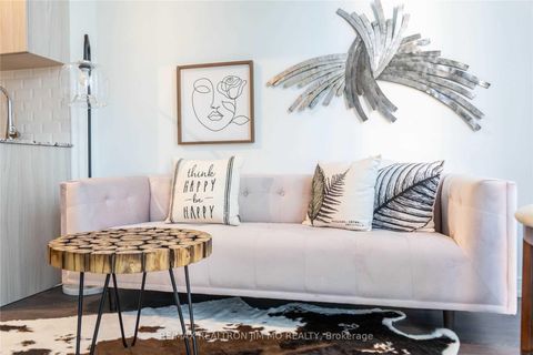 Photo 9 at 706 - 28 Wellesley Street E, Yonge Corridor, Toronto