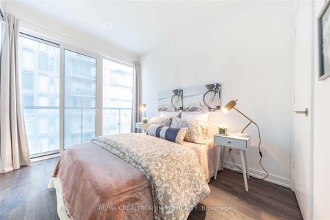 Photo 12 at 706 - 28 Wellesley Street E, Yonge Corridor, Toronto