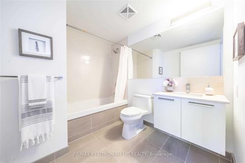 Photo 14 at 706 - 28 Wellesley Street E, Yonge Corridor, Toronto