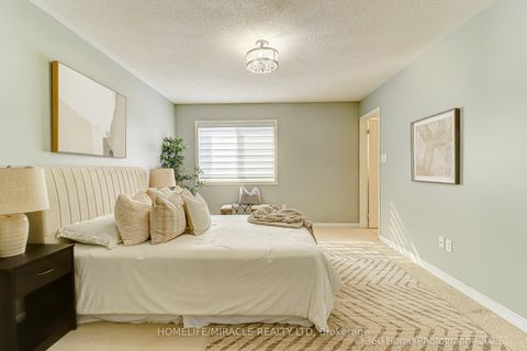 Photo 14 at 113 Wilkes Crescent, Birchmount, Toronto