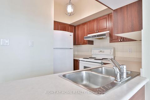 Photo 5 at 918 - 230 Queens Quay W, Waterfront Communities C1, Toronto