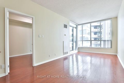 Photo 6 at 918 - 230 Queens Quay W, Waterfront Communities C1, Toronto