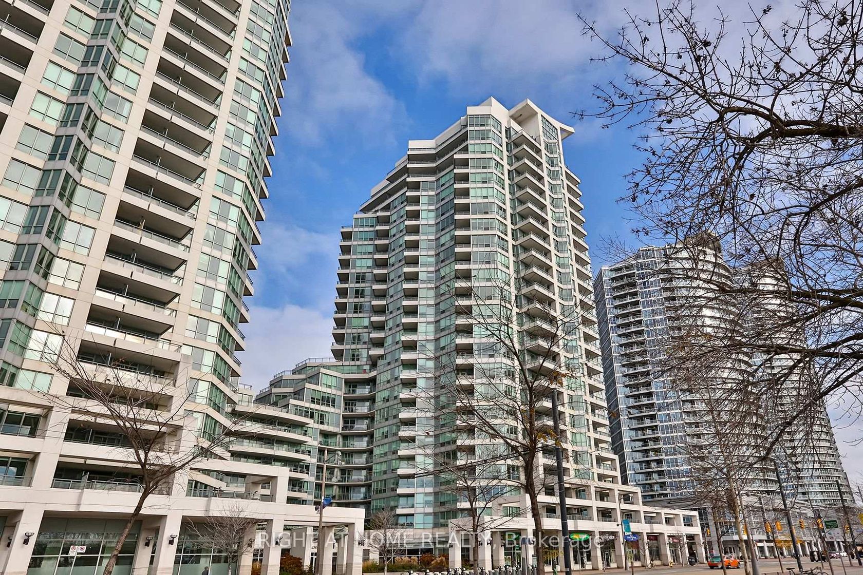 918 - 230 Queens Quay W, Waterfront Communities C1, Toronto by Loree Meneguzzi Real Estate 918 - 230 Queens Quay W, Waterfront Communities C1, Toronto