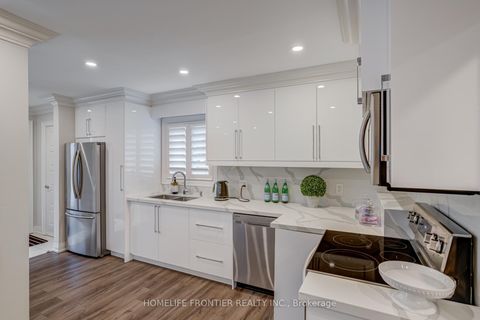 Photo 6 at 72 Newton Drive, Newtonbrook East, Toronto