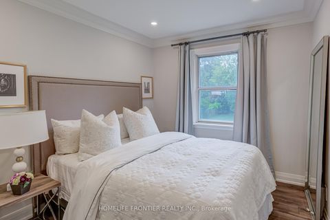 Photo 17 at 72 Newton Drive, Newtonbrook East, Toronto
