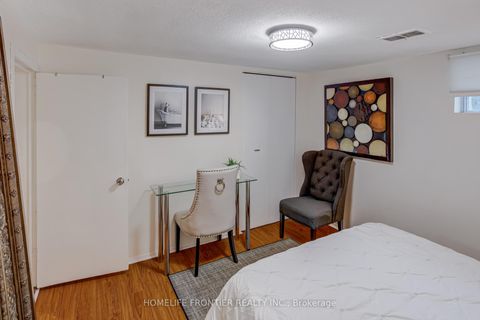 Photo 29 at 72 Newton Drive, Newtonbrook East, Toronto