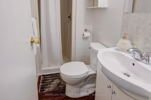 Photo 30 at 72 Newton Drive, Newtonbrook East, Toronto