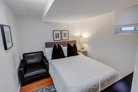 Photo 33 at 72 Newton Drive, Newtonbrook East, Toronto