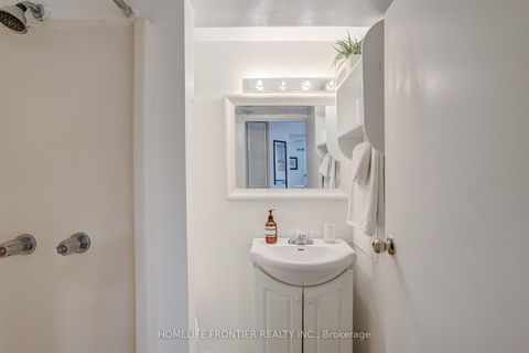 Photo 35 at 72 Newton Drive, Newtonbrook East, Toronto