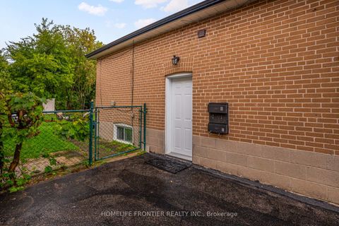 Photo 37 at 72 Newton Drive, Newtonbrook East, Toronto
