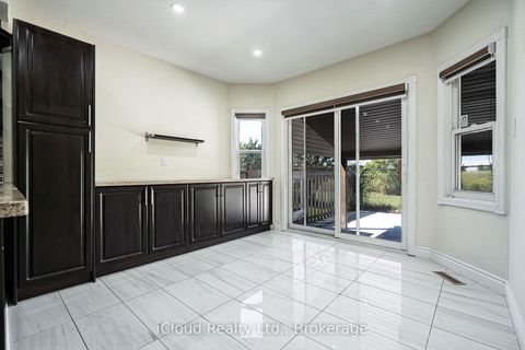 Photo 10 at 80 Venice Crescent W, Beverley Glen, Vaughan