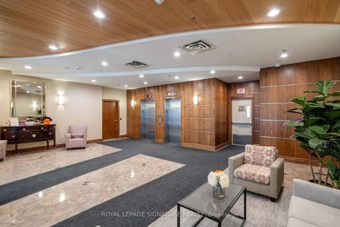 Photo 4 at 402 - 1863 Queen Street E, The Beaches, Toronto