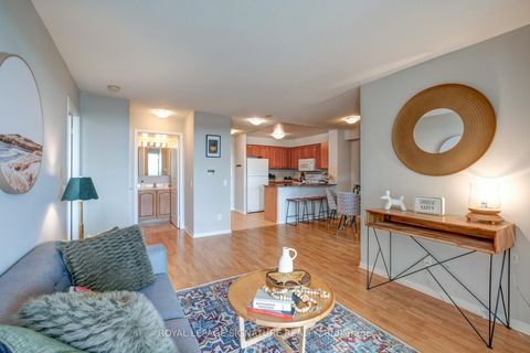 Photo 8 at 402 - 1863 Queen Street E, The Beaches, Toronto