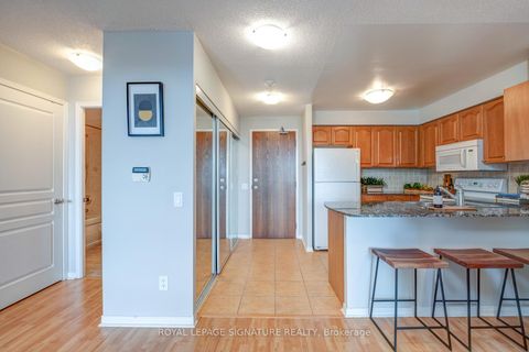 Photo 13 at 402 - 1863 Queen Street E, The Beaches, Toronto