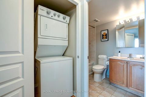 Photo 20 at 402 - 1863 Queen Street E, The Beaches, Toronto