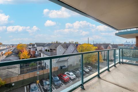 Photo 22 at 402 - 1863 Queen Street E, The Beaches, Toronto