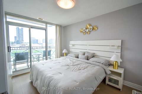 Photo 2 at 702 - 205 The Donway W, Don Mills, Toronto