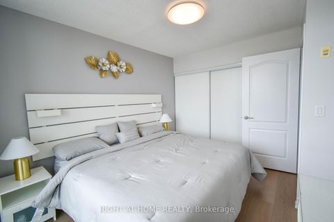 Photo 3 at 702 - 205 The Donway W, Don Mills, Toronto