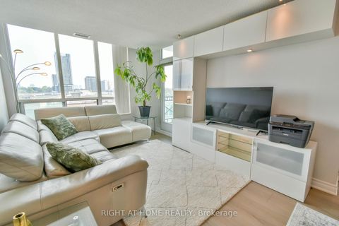 Photo 4 at 702 - 205 The Donway W, Don Mills, Toronto