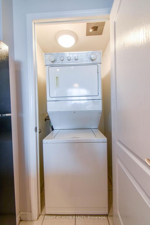 Photo 13 at 702 - 205 The Donway W, Don Mills, Toronto