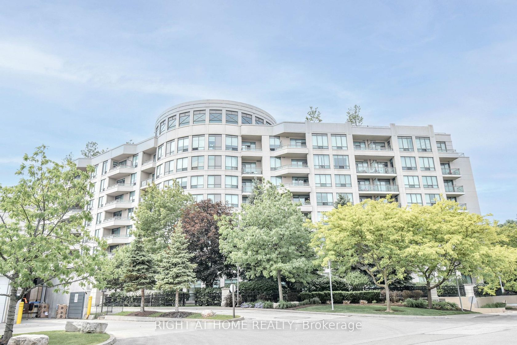 702 - 205 The Donway W, Don Mills, Toronto by Loree Meneguzzi Real Estate 702 - 205 The Donway W, Don Mills, Toronto