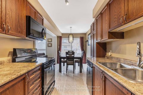 Photo 8 at 88 - 24 Southwoods Crescent, Holly, Barrie