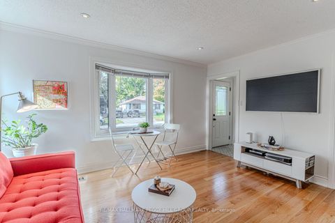 Photo 4 at 5 Newton Street, Wellington, Barrie