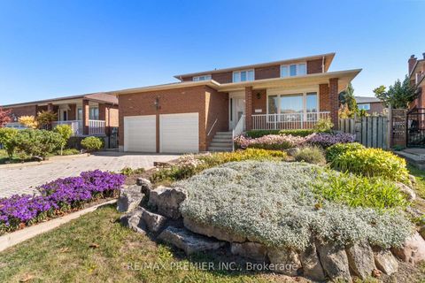 Photo 2 at 180 Benjamin Boake Trail, York University Heights, Toronto