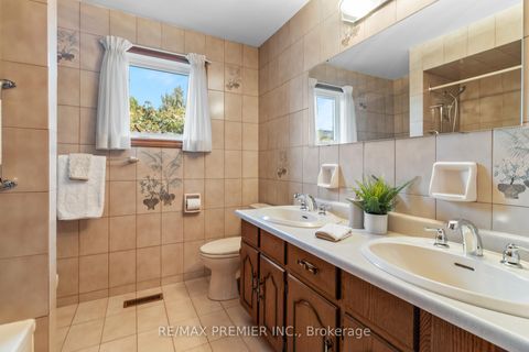 Photo 23 at 180 Benjamin Boake Trail, York University Heights, Toronto