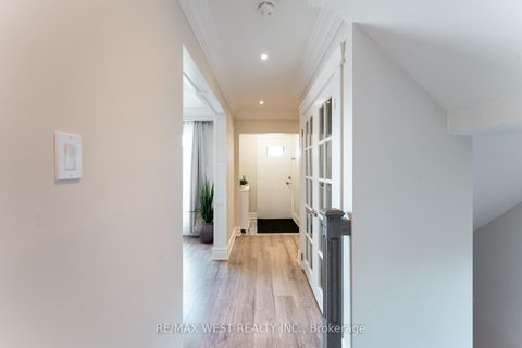 Photo 4 at 70 Wheatsheaf Crescent, Black Creek, Toronto